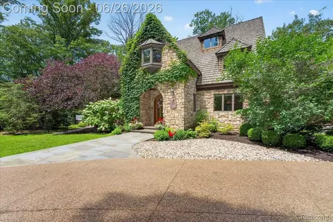 Exterior - 29498 E River Rd, Grosse Ile, MI 48138 photo 5 of 5