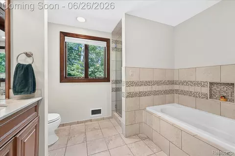 Bath - 29498 E River Rd, Grosse Ile, MI 48138 photo 3 of 5