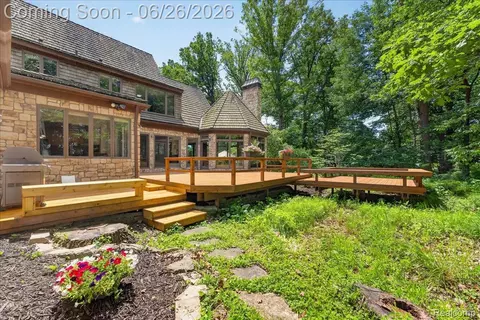 Exterior - 29498 E River Rd, Grosse Ile, MI 48138 photo 4 of 5