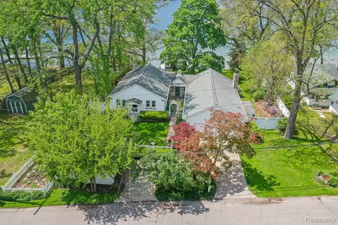 1786 Point St, Commerce, MI 48382