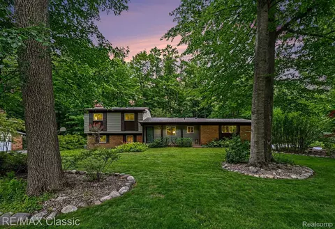 29931 Woodbrook St, Farmington Hills, MI 48334