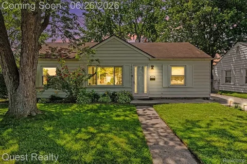 26215 Barnes St, Roseville, MI 48066