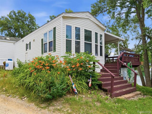 10001 Goodall Rd #328, Durand, MI 48429