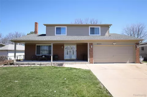 38684 Pinebrook Dr, Sterling Heights, MI 48310