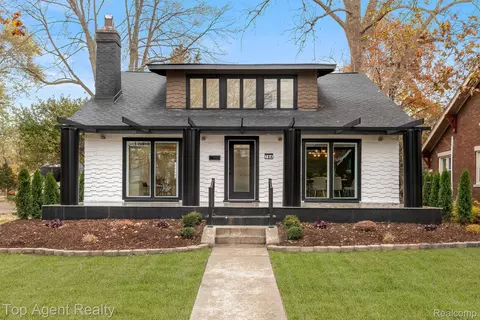 Exterior - 784 Barrington Rd, Grosse Pointe, MI 48230 photo 2 of 11