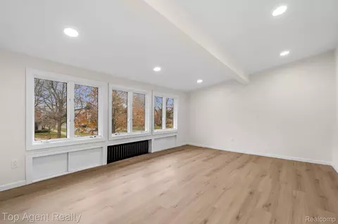 Living - 784 Barrington Rd, Grosse Pointe, MI 48230 photo 2 of 2
