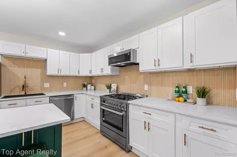 Kitchen - 784 Barrington Rd, Grosse Pointe, MI 48230 photo 5 of 5