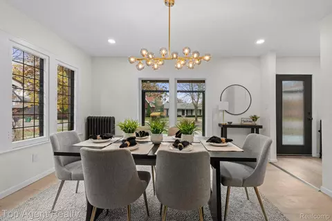 Dining - 784 Barrington Rd, Grosse Pointe, MI 48230 photo 2 of 3