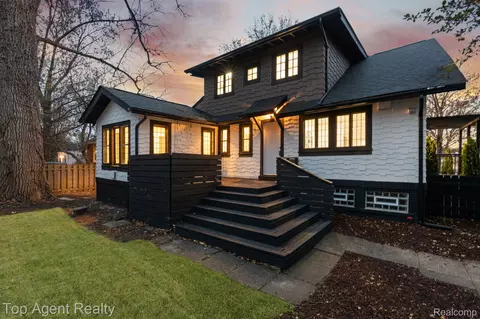 Exterior - 784 Barrington Rd, Grosse Pointe, MI 48230 photo 6 of 11