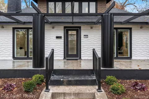 Exterior - 784 Barrington Rd, Grosse Pointe, MI 48230 photo 4 of 11