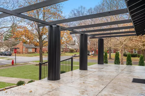 Exterior - 784 Barrington Rd, Grosse Pointe, MI 48230 photo 3 of 11