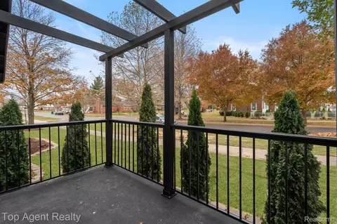 Exterior - 784 Barrington Rd, Grosse Pointe, MI 48230 photo 5 of 11