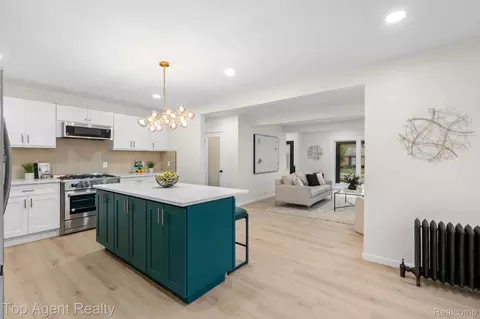 Kitchen - 784 Barrington Rd, Grosse Pointe, MI 48230 photo 3 of 5