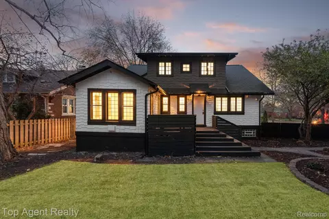 Exterior - 784 Barrington Rd, Grosse Pointe, MI 48230 photo 7 of 11