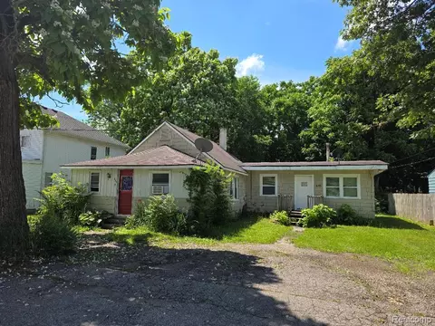 639 Heights Rd, Orion, MI 48362