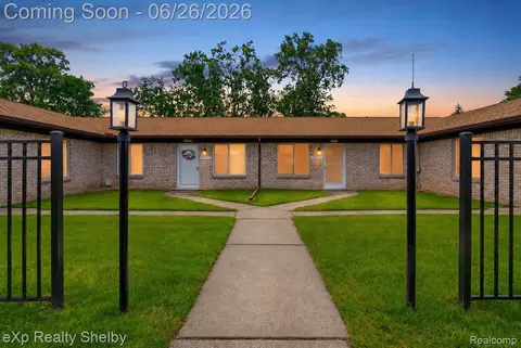 29417 Park Place Dr, Warren, MI 48093