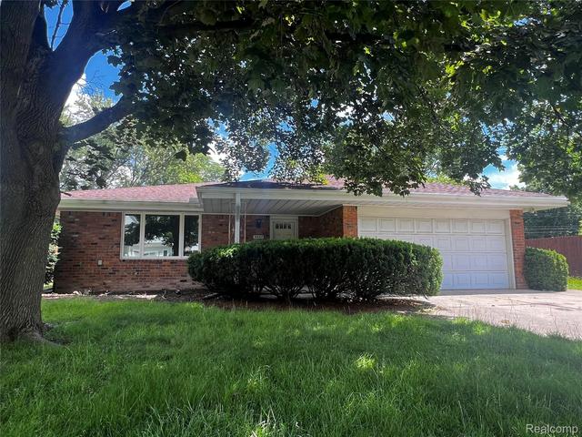 3582 Paddington Dr, Troy, MI 48084