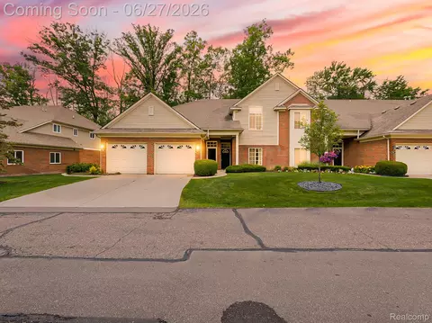 3695 Eagle Creek Dr, Shelby Township, MI 48317