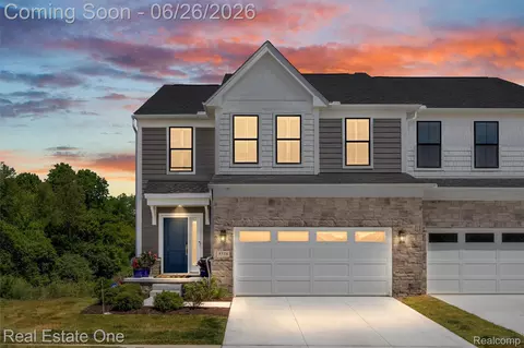 5318 Trail Vista Dr, West Bloomfield, MI 48323