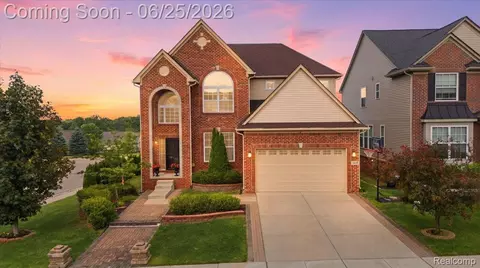 4810 E Stonegate Cir, Orion, MI 48359