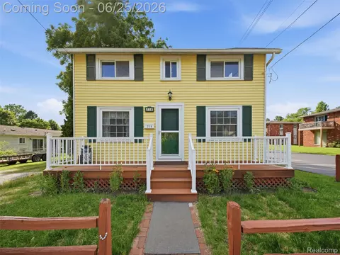 216 Bush St, Howell, MI 48843