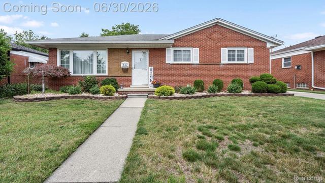 1862 Lakeview St, Trenton, MI 48183
