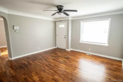Living - 2829 Chicago Blvd, Flint, MI 48503 photo 1 of 3