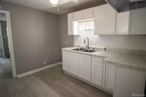 Entry Way - 2829 Chicago Blvd, Flint, MI 48503 photo 2 of 4