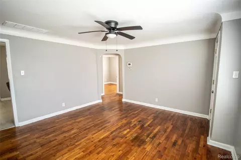 Living - 2829 Chicago Blvd, Flint, MI 48503 photo 2 of 3