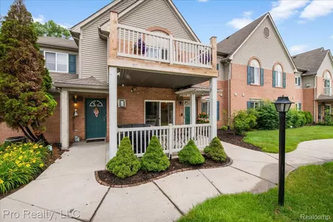 426 Marigold Cir, Westland, MI 48185