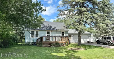 6520 Carpenter St, Marlette, MI 48453