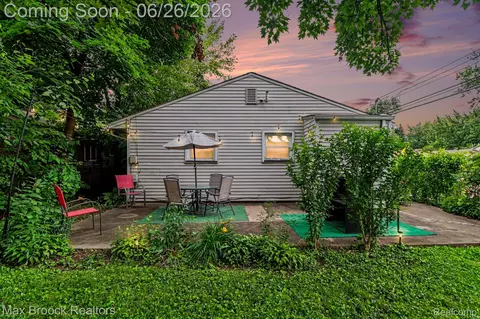 3246 Harris St, Ferndale, MI 48220