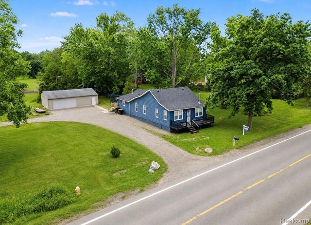 3004 Vreeland Rd, Trenton, MI 48183