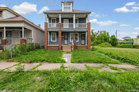 2415 Cody St, Hamtramck, MI 48212