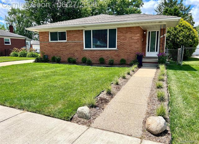 27909 Shock St, Saint Clair Shores, MI 48081