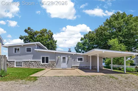 91 Crescent Ave, Lake Orion, MI 48362
