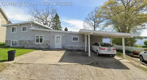 91 Crescent Ave, Lake Orion, MI 48362