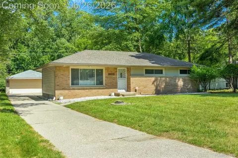 22400 Leewright Ave, Southfield, MI 48033