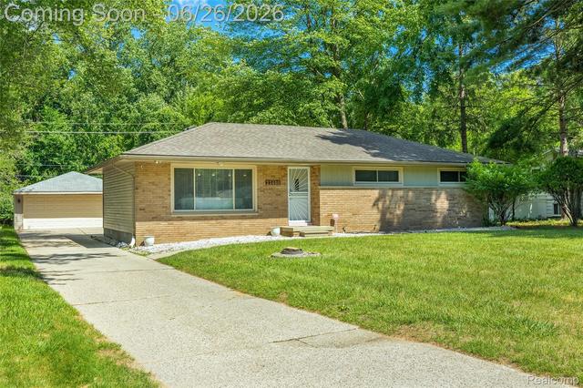 22400 Leewright Ave, Southfield, MI 48033