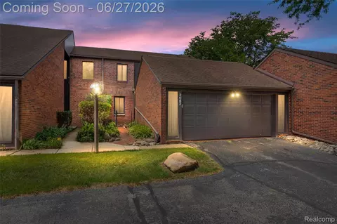 3082 Lindenwood Dr, Dearborn, MI 48120