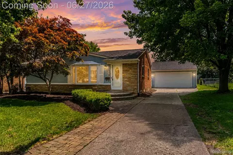 221 Reitman Ct, Rochester, MI 48307