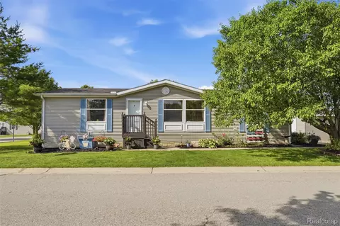 4729 Turtle Creek Dr, Howell, MI 48843