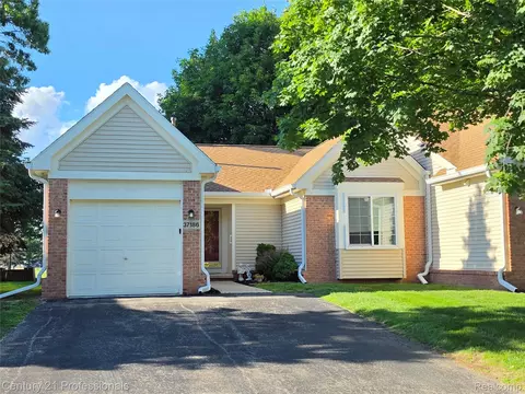 37186 Amhurst Dr #5, Westland, MI 48185
