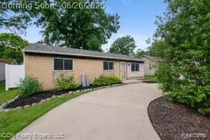 33515 Colfax Dr, Farmington Hills, MI 48335