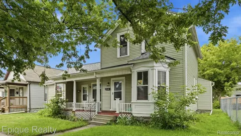 1807 10th St, Port Huron, MI 48060