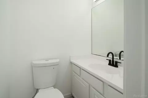 Bath - 3353 Augusta St, Flint, MI 48532 photo 2 of 3