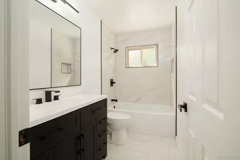 Bath - 3353 Augusta St, Flint, MI 48532 photo 1 of 3