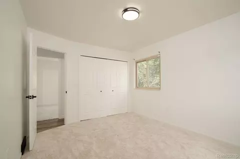 Bedroom - 3353 Augusta St, Flint, MI 48532 photo 4 of 6