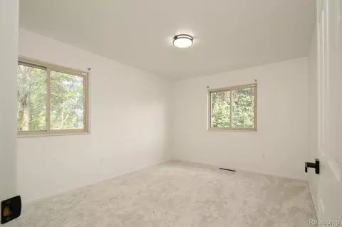 Bedroom - 3353 Augusta St, Flint, MI 48532 photo 3 of 6
