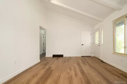 Living - 3353 Augusta St, Flint, MI 48532 photo 3 of 5